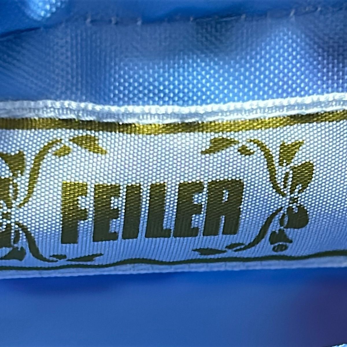 FEILER(フェイラー) ポーチ新品同様 - 白×グリーン×マルチ BARNEYS