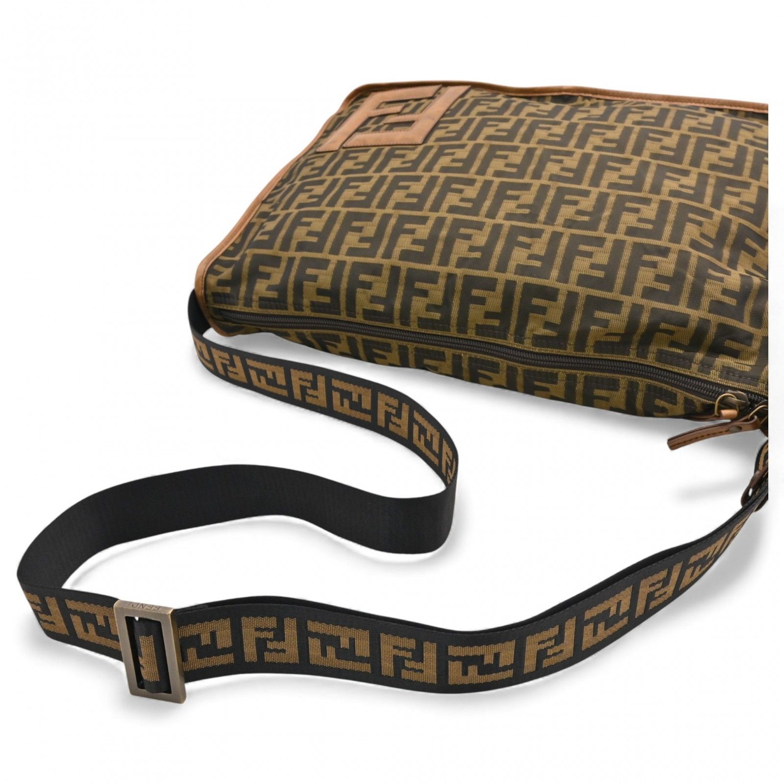 フェンディ ズッカ メッセンジャーバッグ ショルダーバッグ Bランク