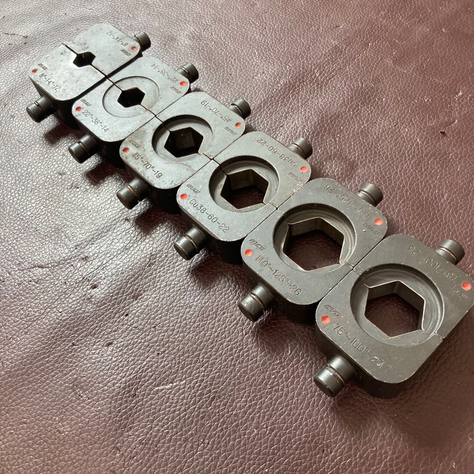 中古品】◇泉精器(IZUMI) T型手動油圧式圧縮工具 EP-365 ダイス 中古品】◇泉精器(IZUMI) T型手動油圧式圧縮工具 EP-365 ダイス