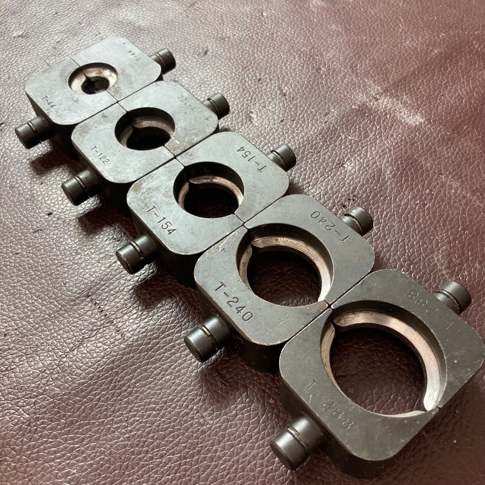 中古品】◇泉精器(IZUMI) T型手動油圧式圧縮工具 EP-365 ダイス 中古品】◇泉精器(IZUMI) T型手動油圧式圧縮工具 EP-365 ダイス