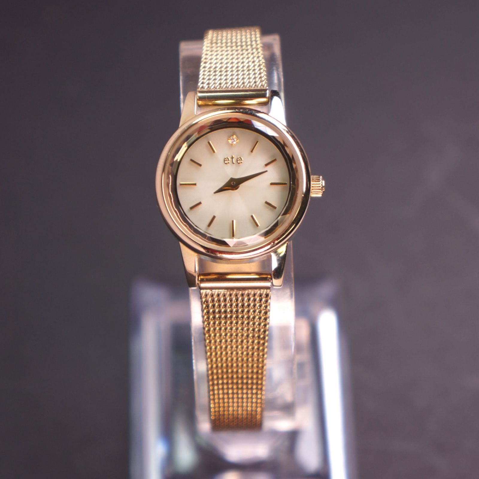 稼働品 ete シェル文字盤ソーラーウォッチ イエローゴールド 1 Pダイヤ