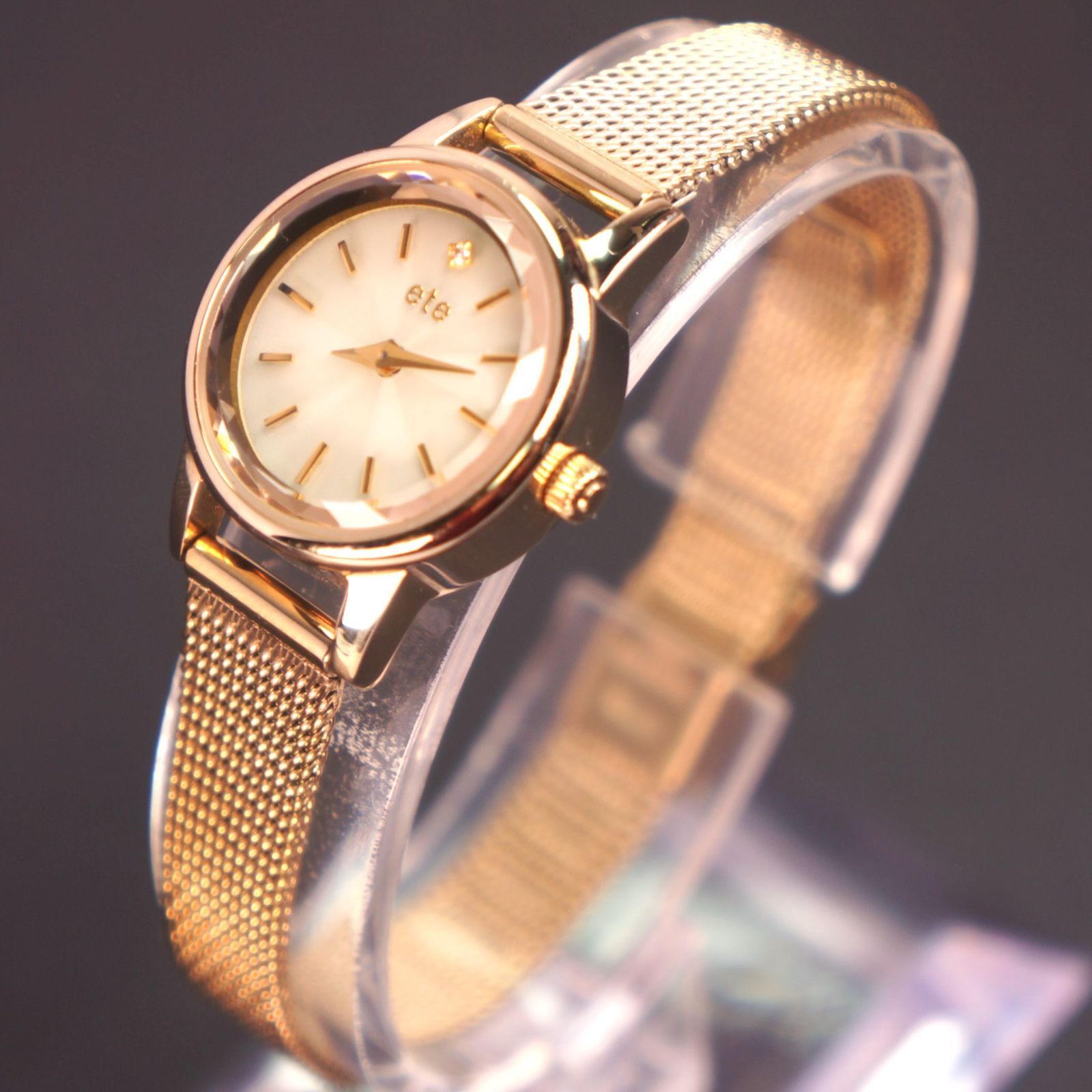 シェル文字盤ソーラーウォッチ イエローゴールド