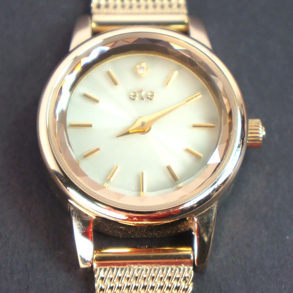  稼働品 ete シェル文字盤ソーラーウォッチ イエローゴールド 1 Pダイヤ 腕時計(クォーツ) 腕時計(アナログ)