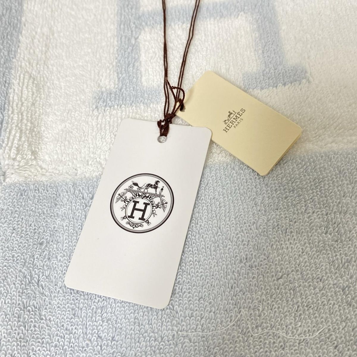 HERMES(エルメス) 小物新品同様 - ライトブルー×白 ハンドタオル/Hロゴ