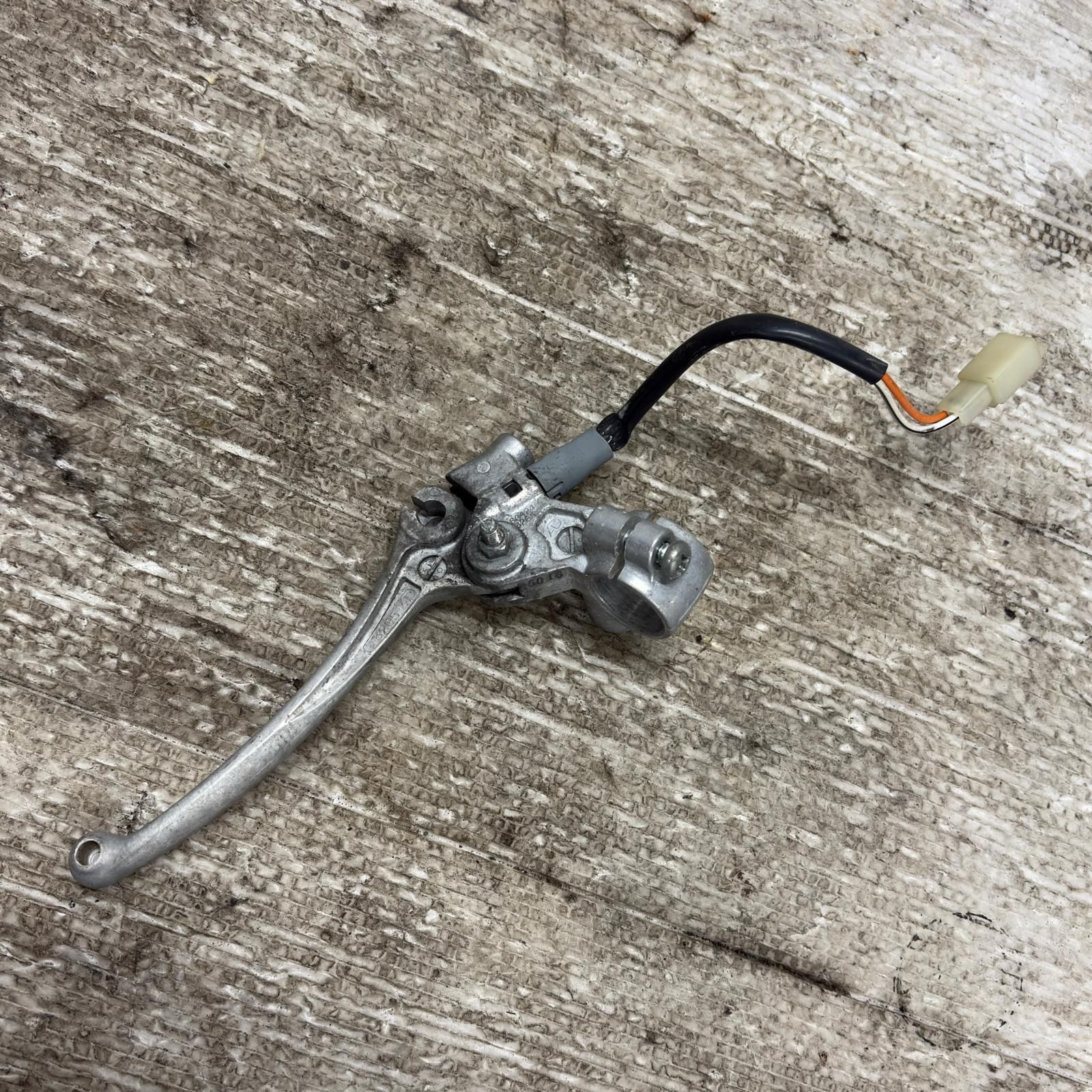 SUZUKI レッツ4 CA45A ブレーキレバー 右 スズキ