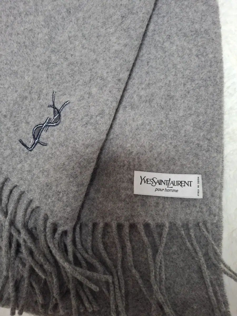 イヴ・サンローラン グレー マフラー - メルカリ