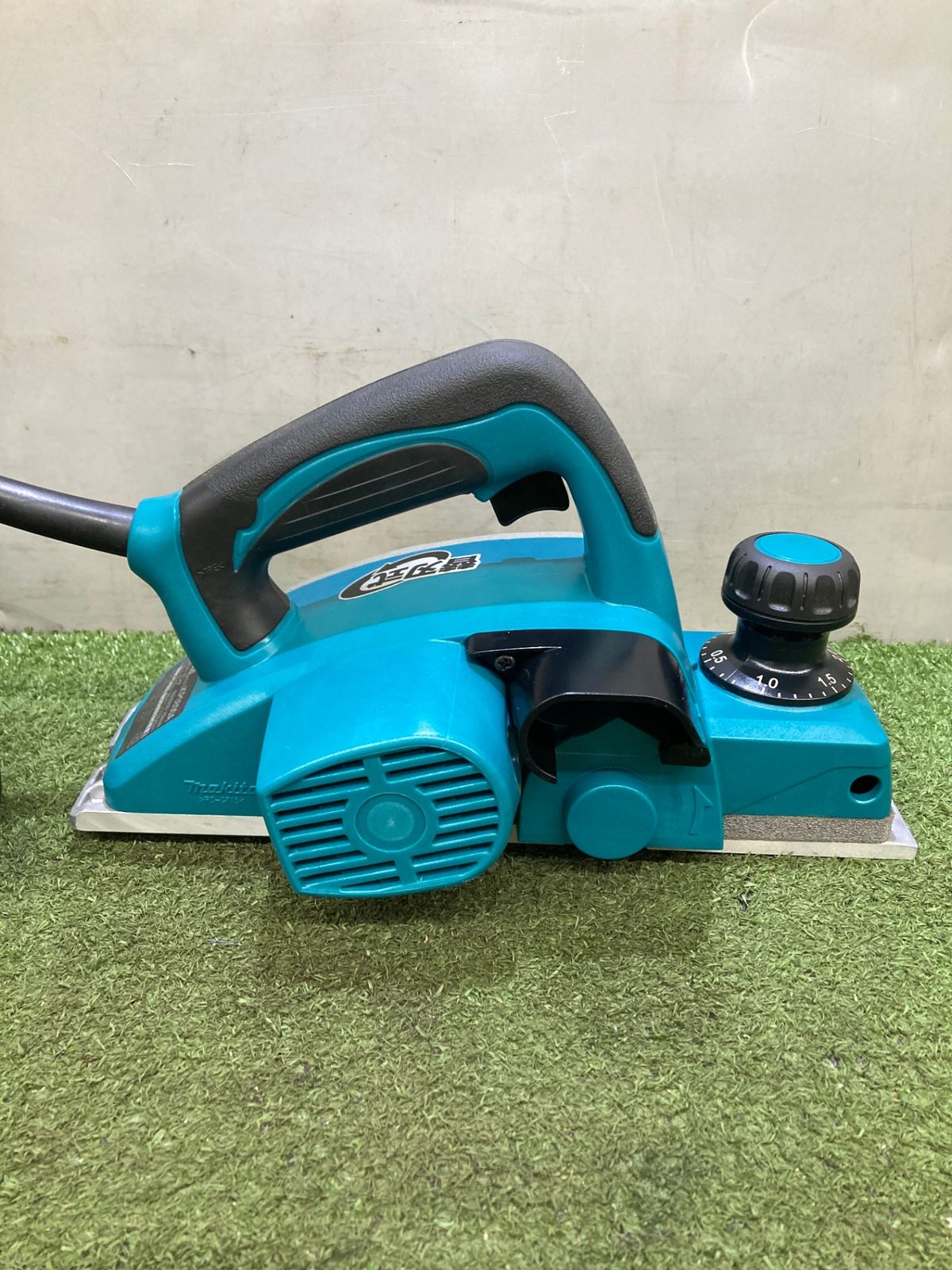 マキタ 82㎜電気カンナ