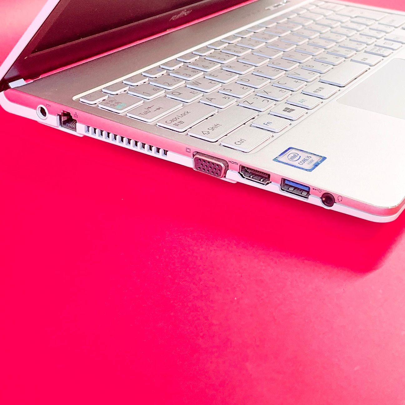 大人気❣️小型軽量✨️薄型ノートパソコン 可愛いホワイト 白