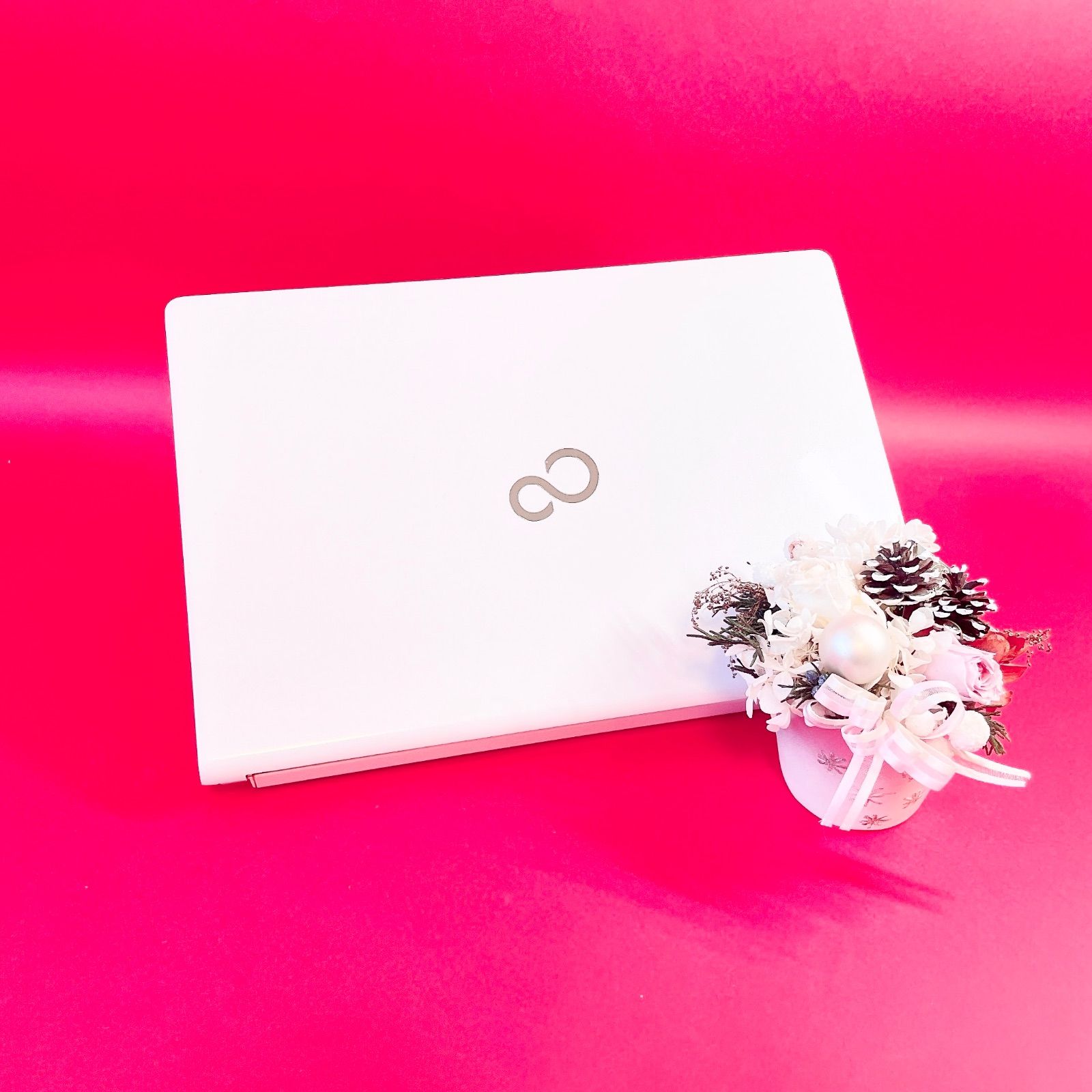 大人気❣️小型軽量✨️薄型ノートパソコン 可愛いホワイト 白