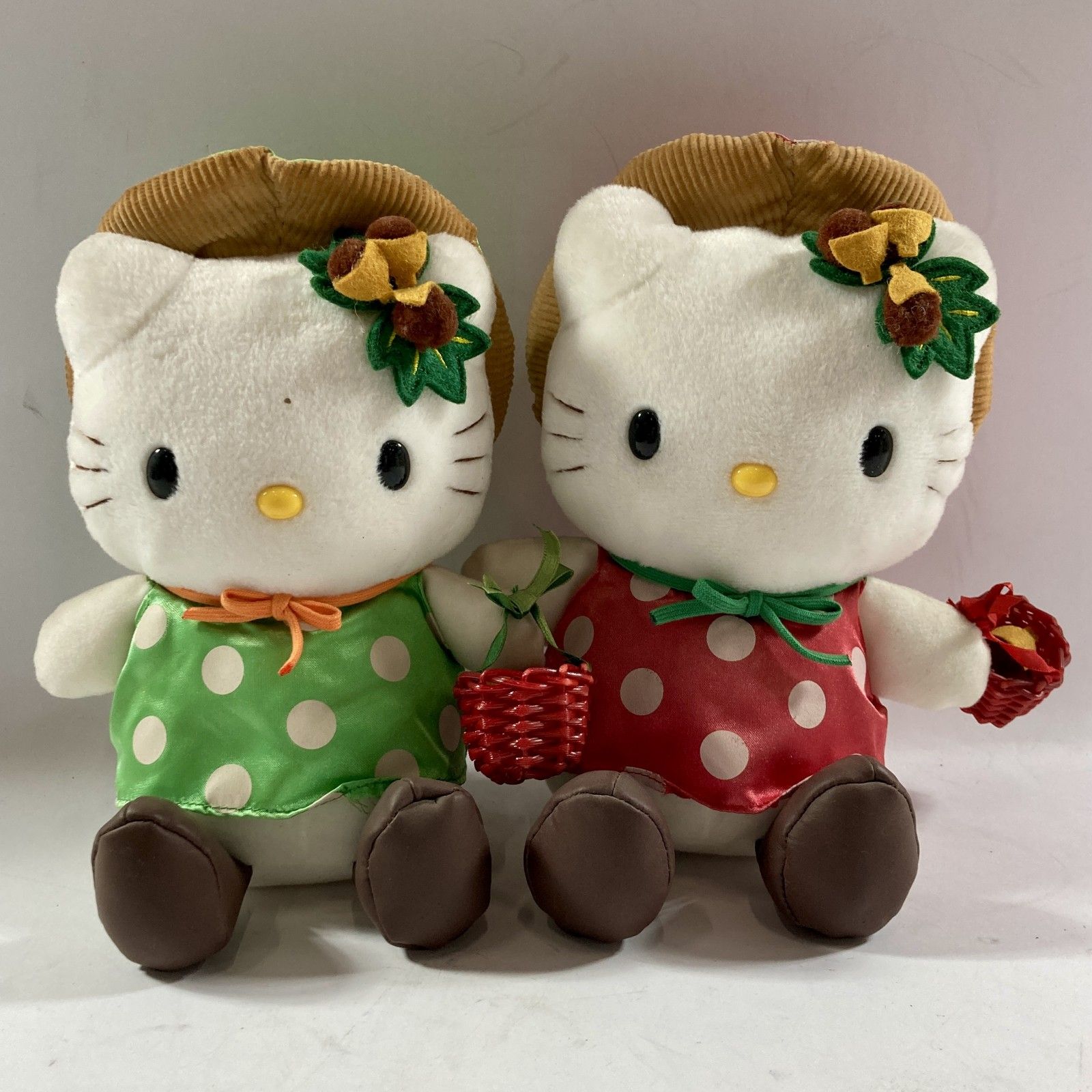 レトロキティ　非売品Hello Kittyペアぬいぐるみ　貴重なコレクション ☆ 希少 レア ハローキティ 2点 まとめ商品 ぬいぐるみ キティ