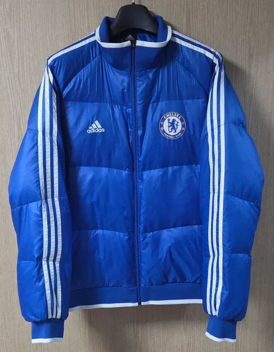 着用画像) アディダス x チェルシー ダウン フィールド ジャケット CFC