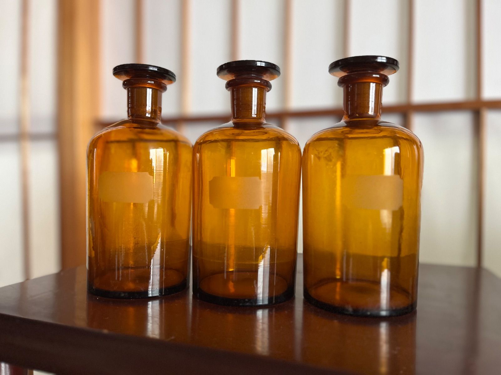 70s 80s アンティーク ビンテージ 容器 ガラス 小物入れ 美品 琥珀 琥珀色 ガラス薬瓶 古道具 花瓶 レトロ アンティーク保存容器 - メルカリ