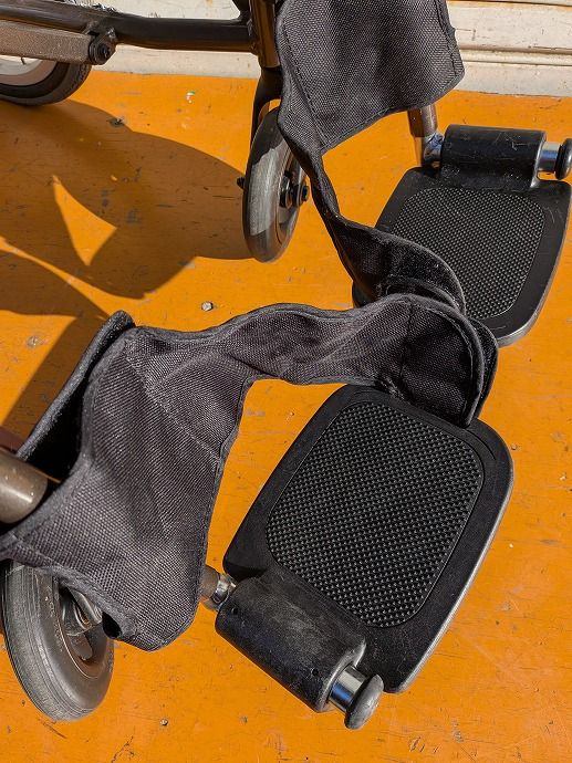 一部地域を除く カワムラサイクル 介助用標準車いす WAVIT ウェイビットプラス ノーパンクタイヤ km-25-1205-01