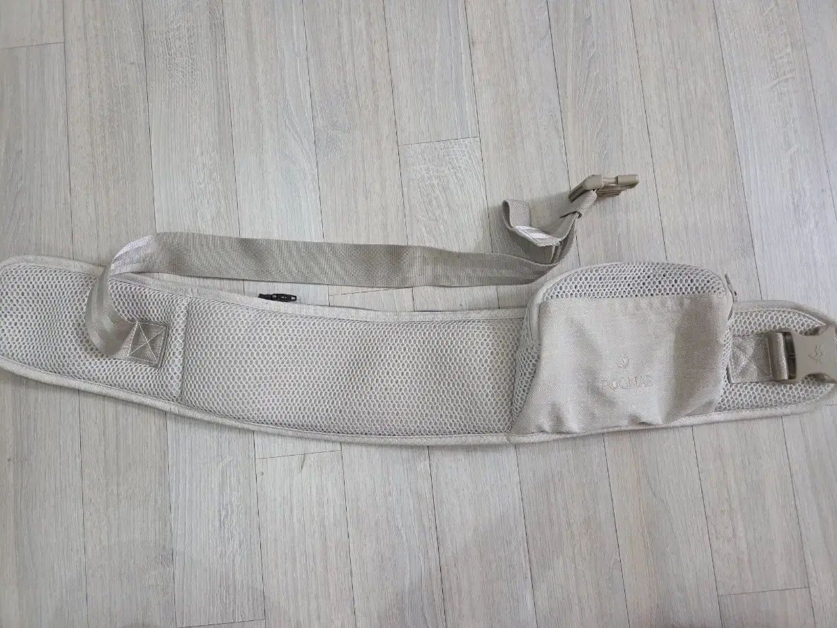 霧の中 ベビーキャリア マックスフロー ライト 3 in 1 S 級