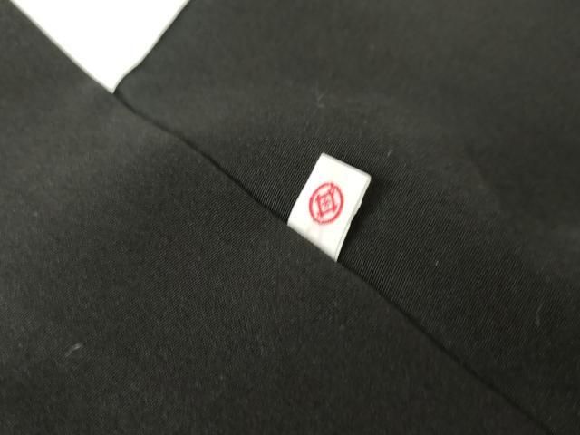 平和屋着物●伝統工芸士　戸倉　小紋　型染め　ふくら雀　黒地　鬼しぼ縮緬　松坂屋扱い　正絹　逸品　AABD6216cs 平和屋着物○伝統工芸士 戸倉 小紋 型染め ふくら雀 黒地 鬼しぼ縮緬