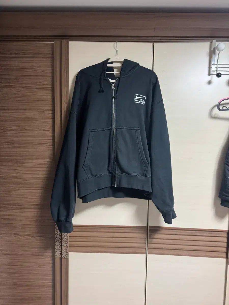 ナイキxステューシーフーディー ジップアップ 販売中