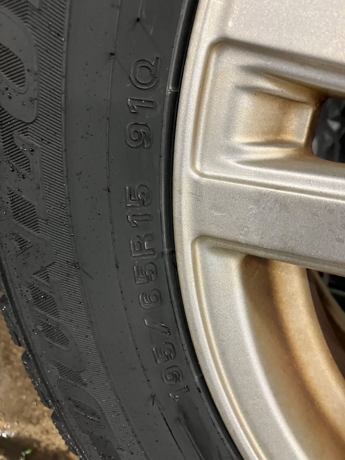 バリ溝スタッドレス4本 ヴォクシーなど