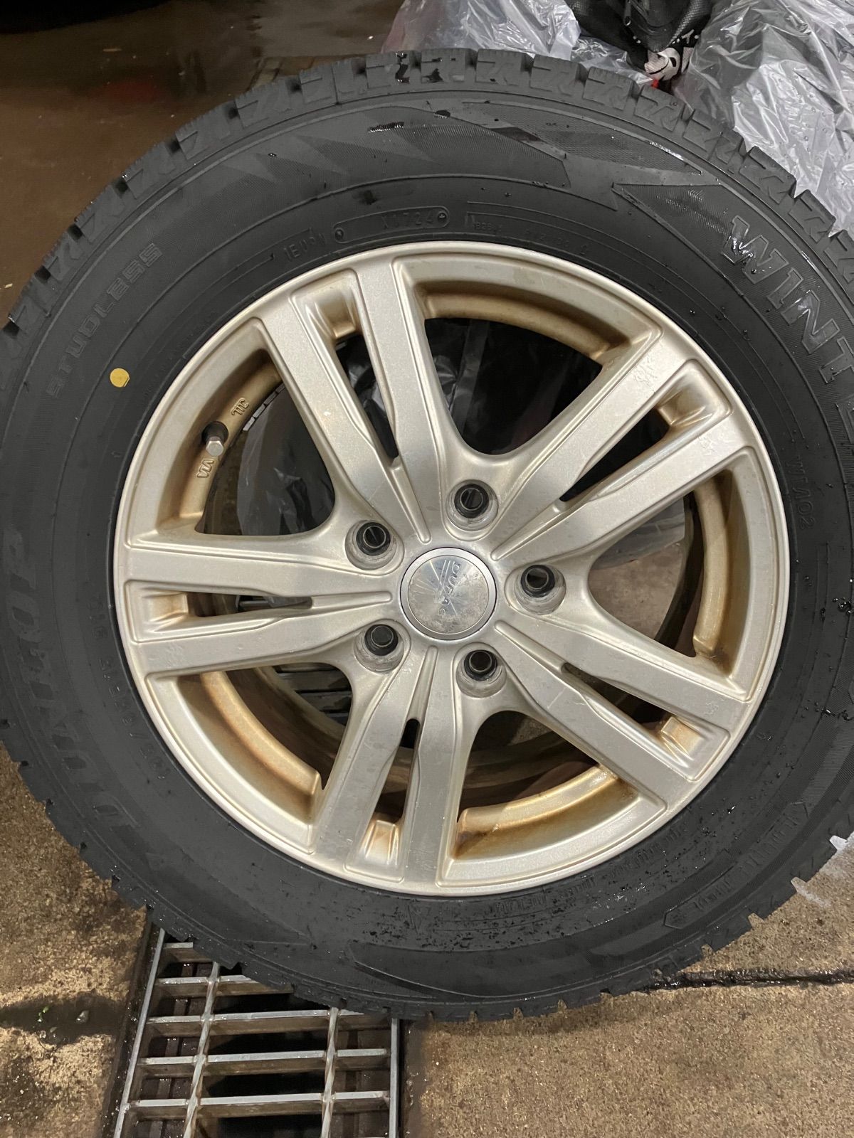 195 65 15 バリ溝スタッドレス4本 ヴォクシーなど