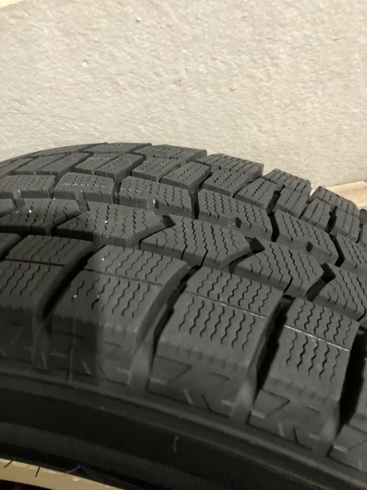  195 65 15 バリ溝スタッドレス4本 ヴォクシーなど 15インチ タイヤ ホイールセット