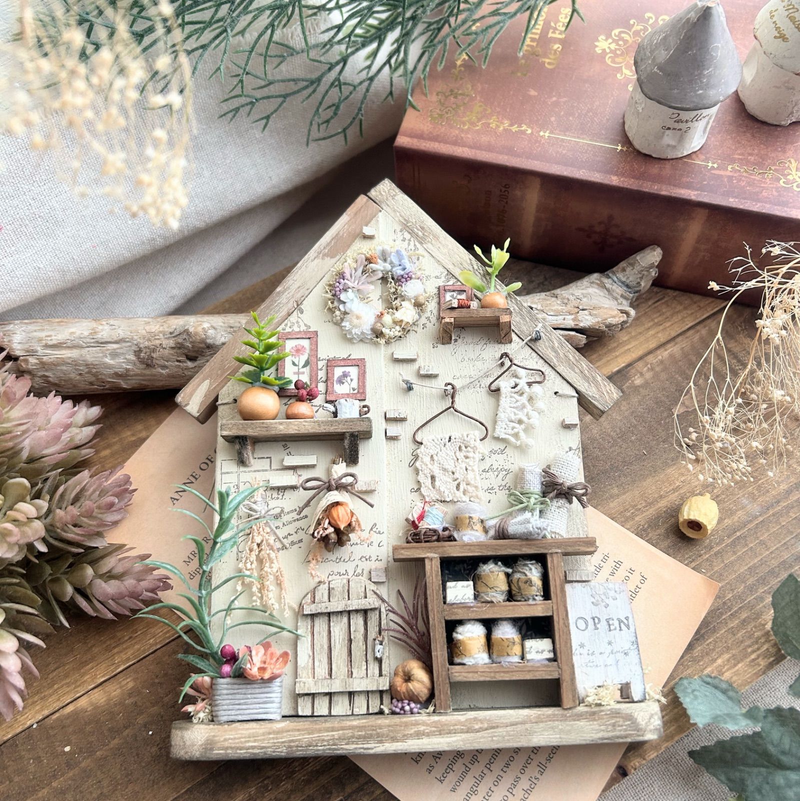 No.211 ミニチュア木のおうち 手芸屋さん ミニリース ナチュラル