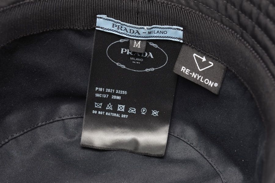 プラダ / PRADA Re-Nylon トライアングル ロゴ バケットハット 1HC137
