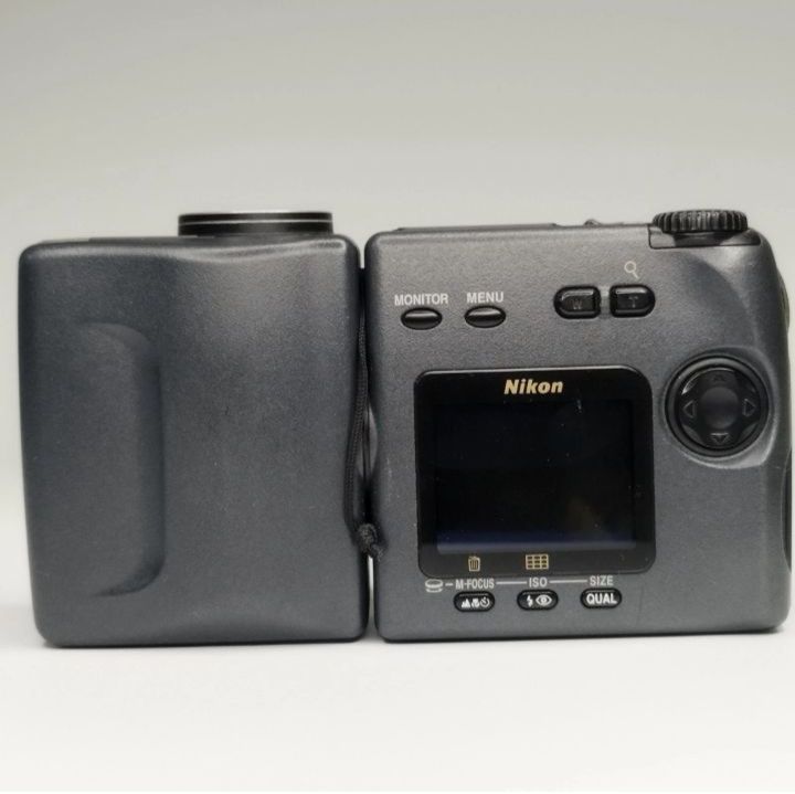 ジャンク品 Nikon Coolpix 990 デジタルカメラ レトロ 名機 日本製