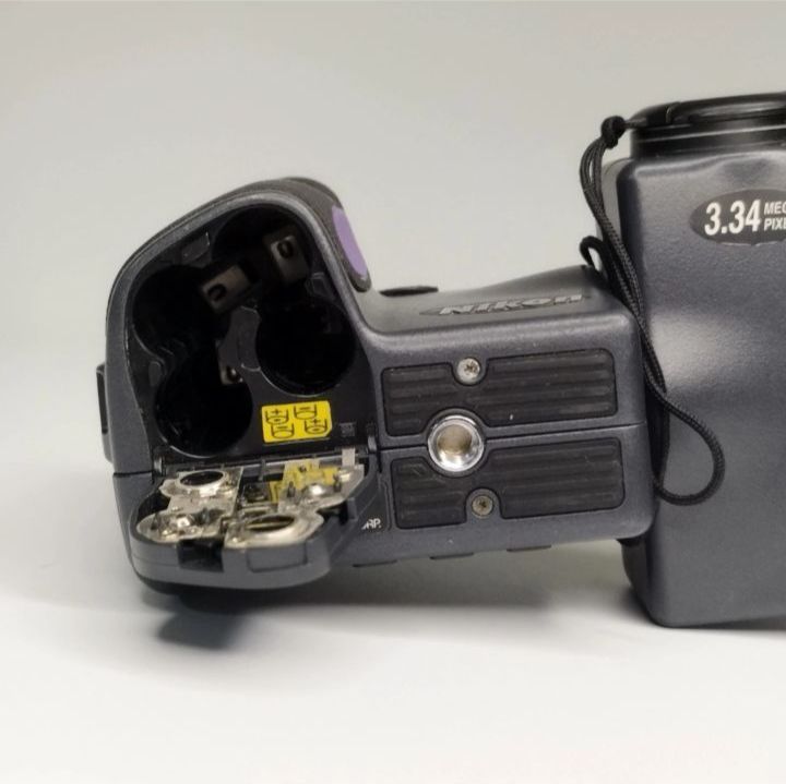 ジャンク品 Nikon Coolpix 990 デジタルカメラ レトロ 名機 日本製