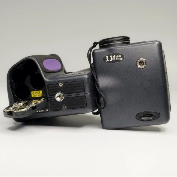 ジャンク品 Nikon Coolpix 990 デジタルカメラ レトロ 名機 日本製