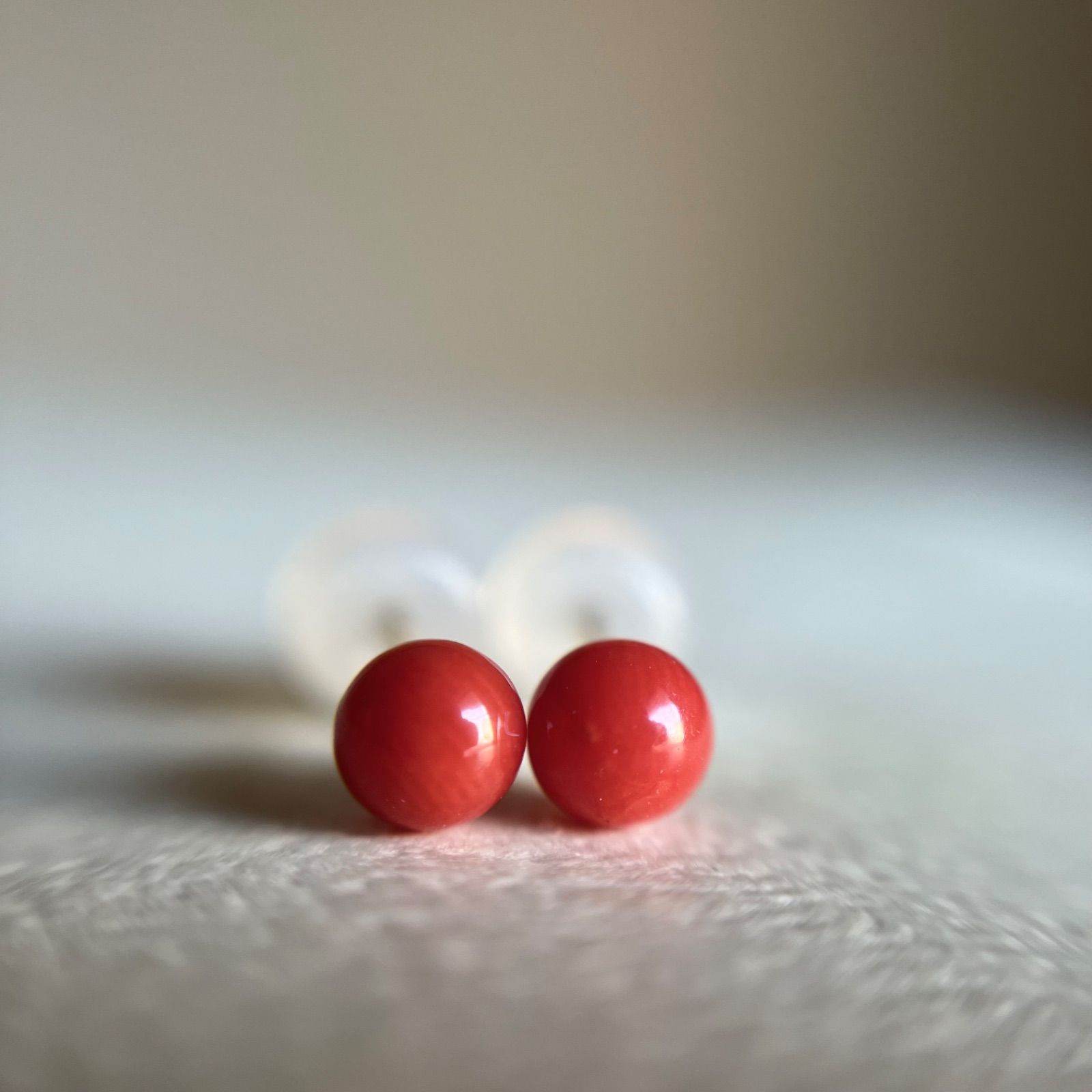 K18 天然 赤サンゴ 4mm 18金イエローゴールド ラウンドピアス 宝石珊瑚