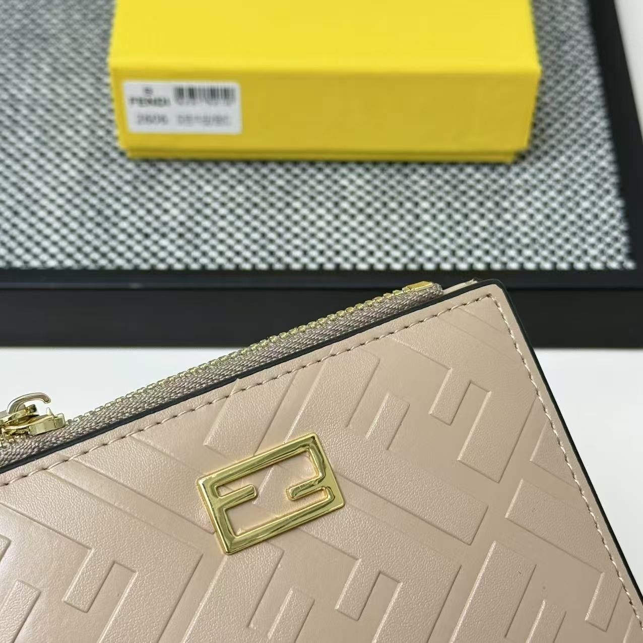 未使用品】最終値下げ FENDI フェンディ折り財布 小銭入れ - メルカリ