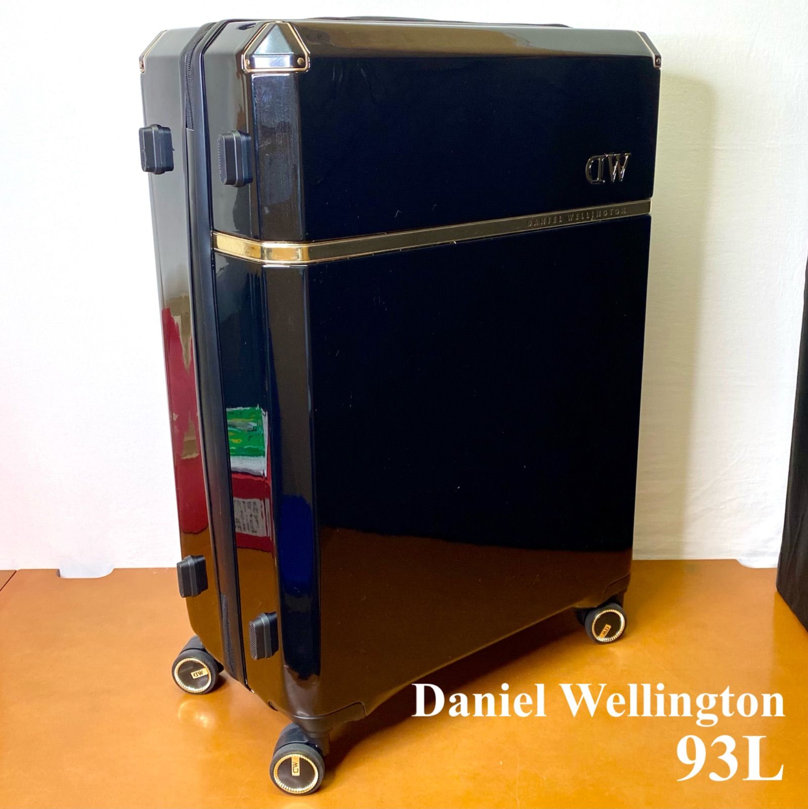 Daniel Wellington スーツケース 93 L ポリカーボネイト ブラック ゴールド TSAロック キャリーケース 旅行バッグ ダニエルウェリントン
