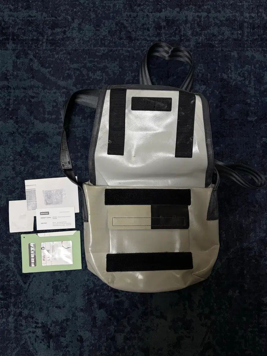 FREITAG フライターグ　ラッシー　白黒　美品 FREITAG ラッシー グレーブラック - メルカリ