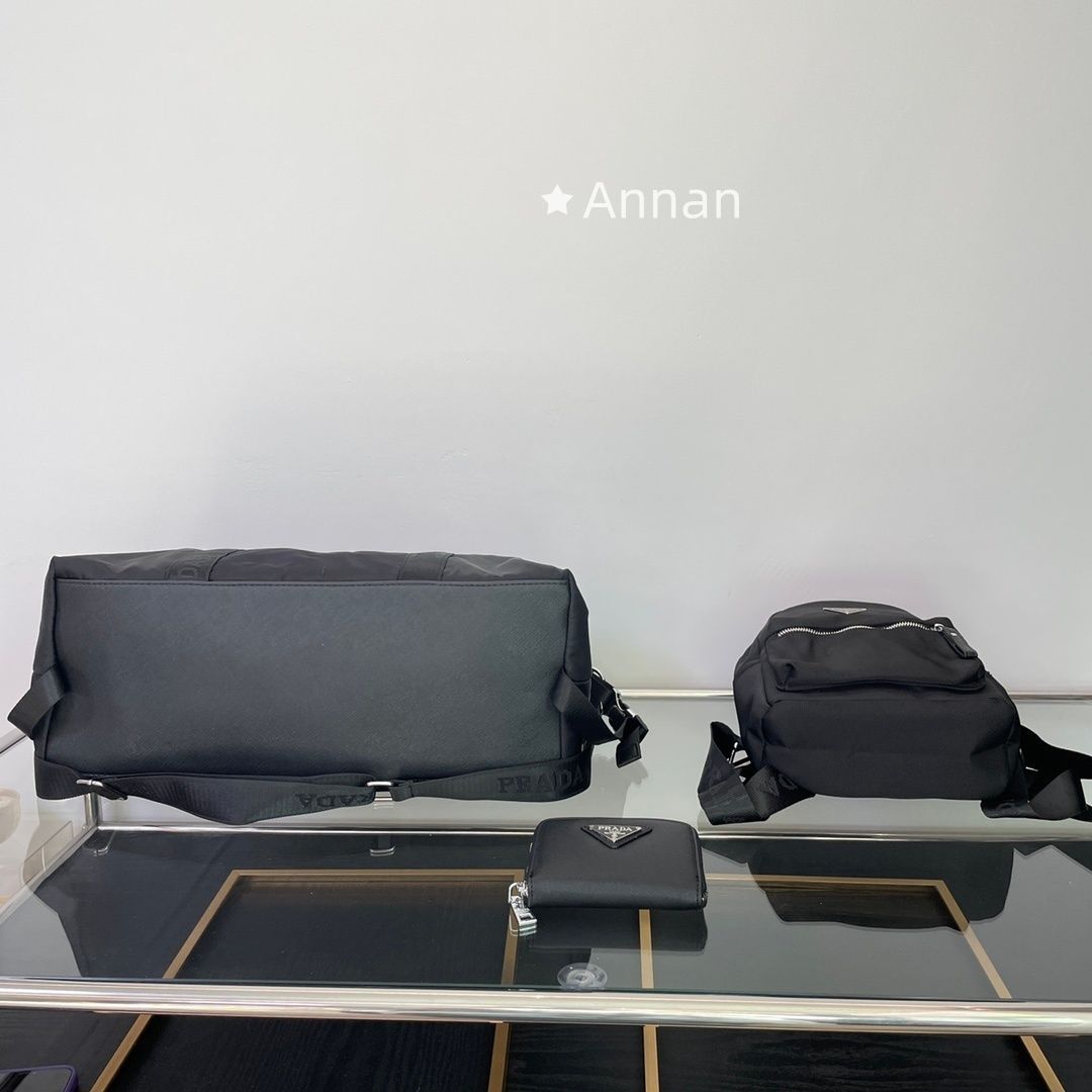 新品に近い 新型 送料込☆ PRADA プラダ 旅行用バッグ リュック 財布 3