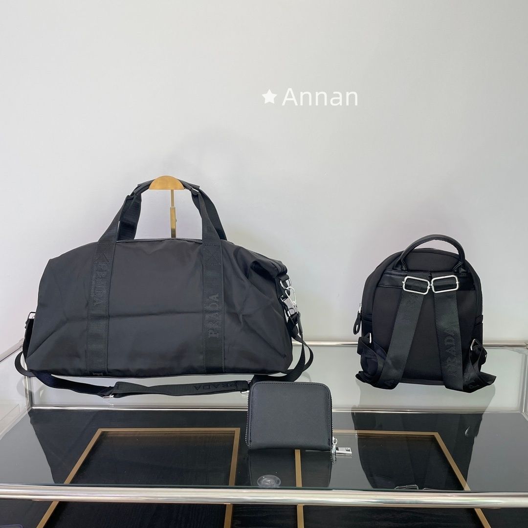 新品に近い 新型 送料込☆ PRADA プラダ 旅行用バッグ リュック 財布 3