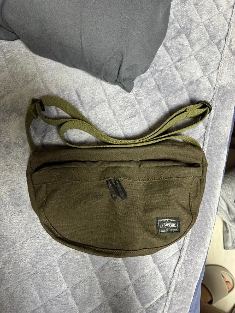 Porter スリングバック カーキ