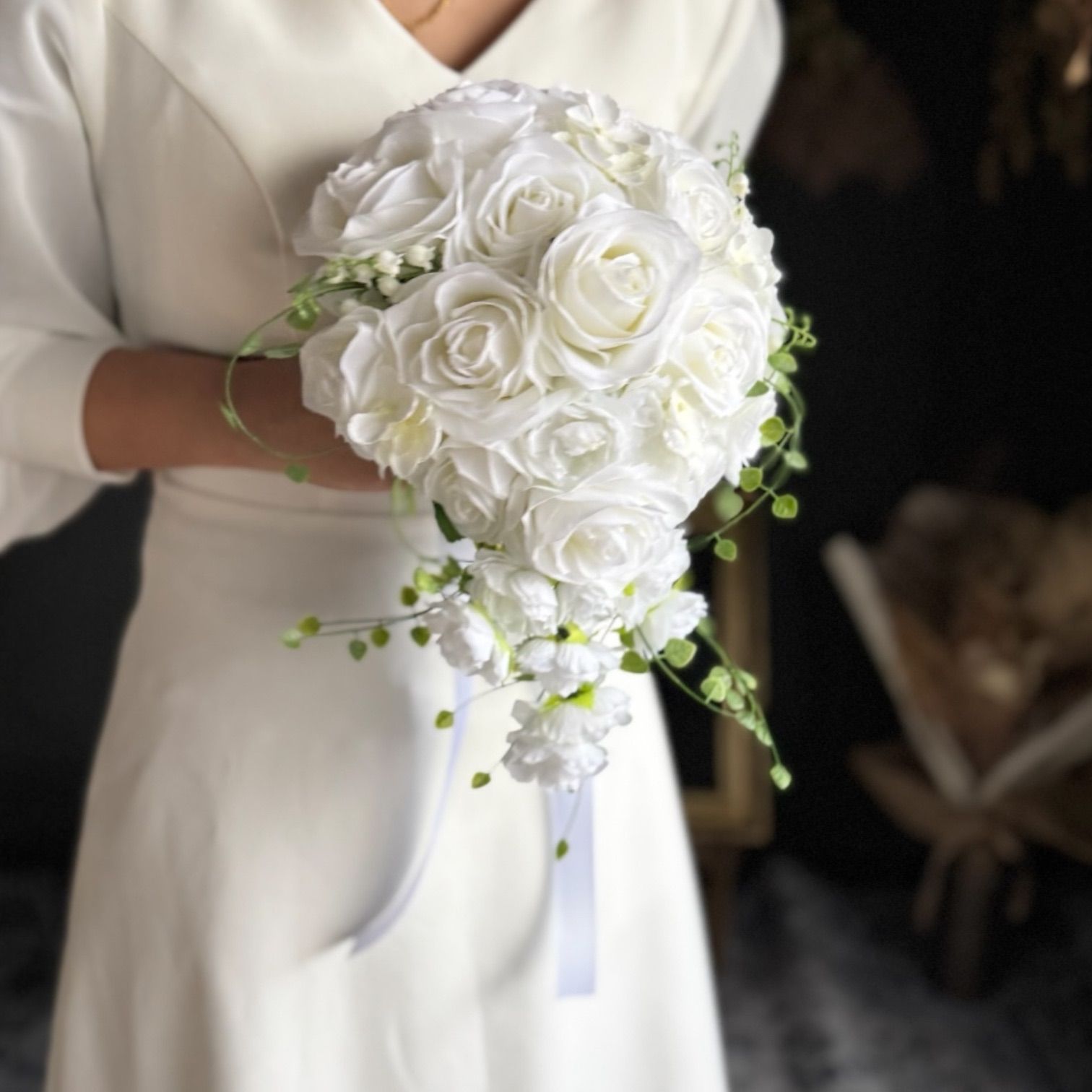 白バラ×スズランセミキャスケードブーケ☆ブートニア - メルカリ