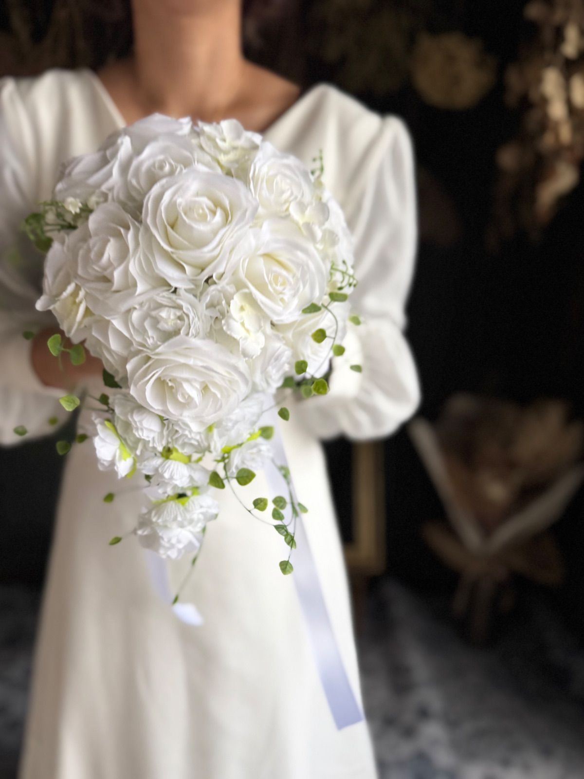 白バラ×スズランセミキャスケードブーケ☆ブートニア - メルカリ