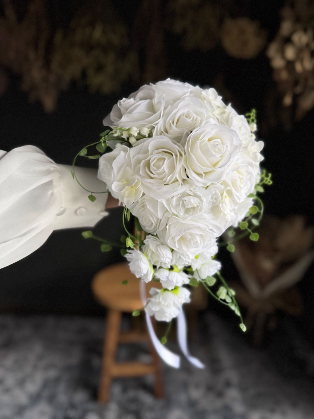 白バラ×スズランセミキャスケードブーケ☆ブートニア - メルカリ