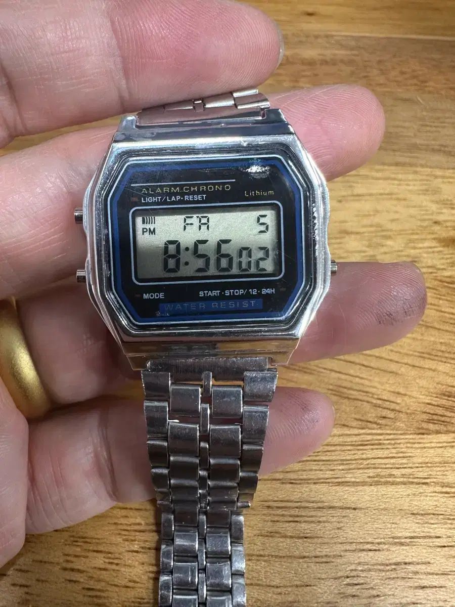 ヴィンテージ レトロ 電子時計 メタル