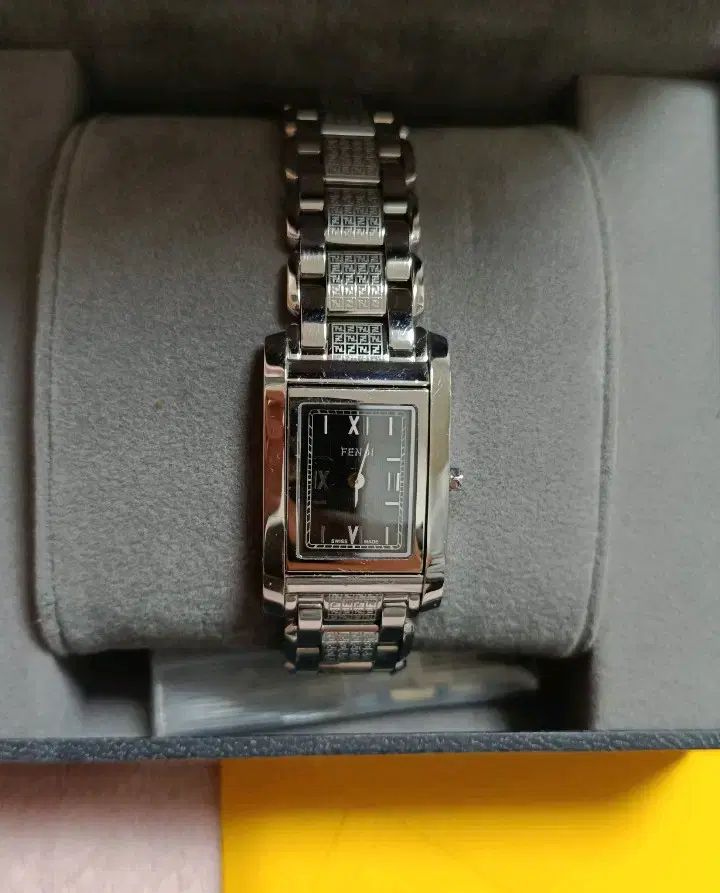 FENDI フェンディ FF 7600 ズッカ ウォッチ スチール 黒文字盤 レディース腕時計 フルセット