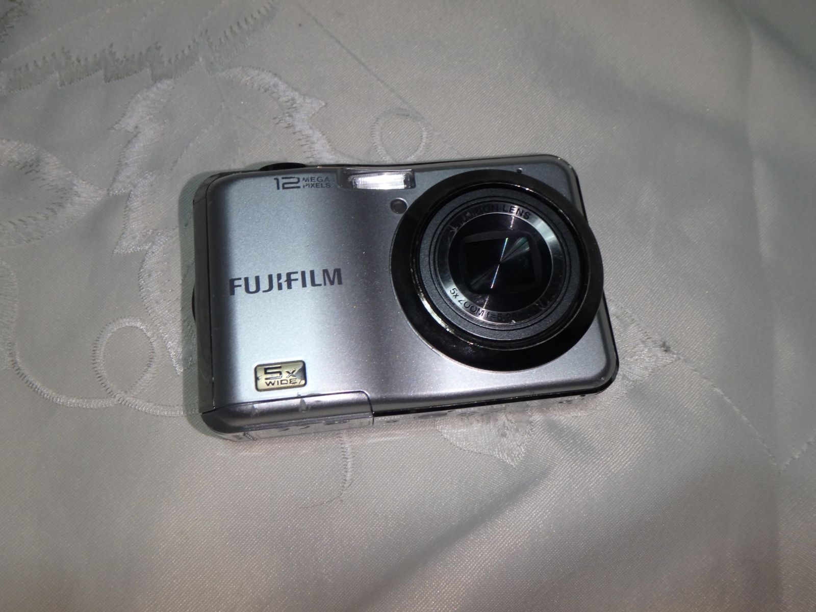 KENZさん専用　FUJIFILM FINEPIX AX200 中古品 Buy Fujifilm FinePix AX200 Point & Shoot (Black) Online at Low