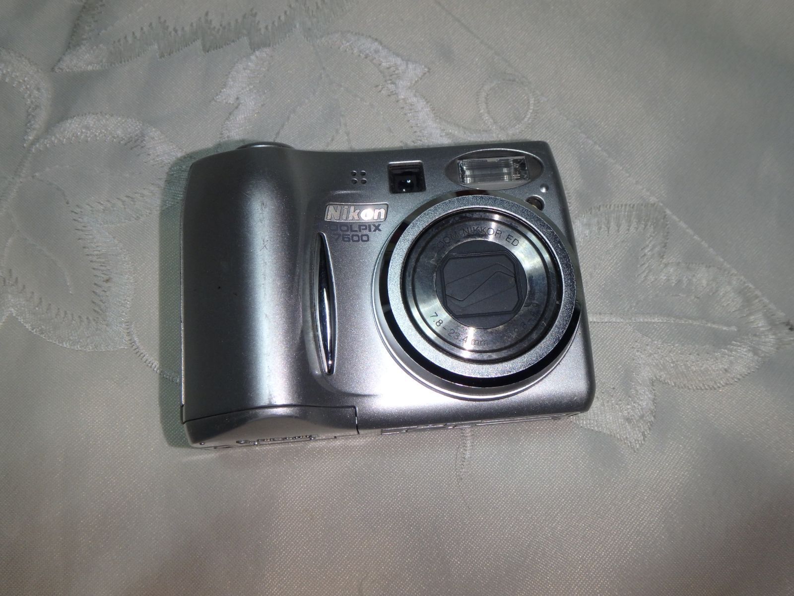 動作品 NIKON E7600 COOLPIX デジタルカメラ 乾電池駆動 - メルカリ