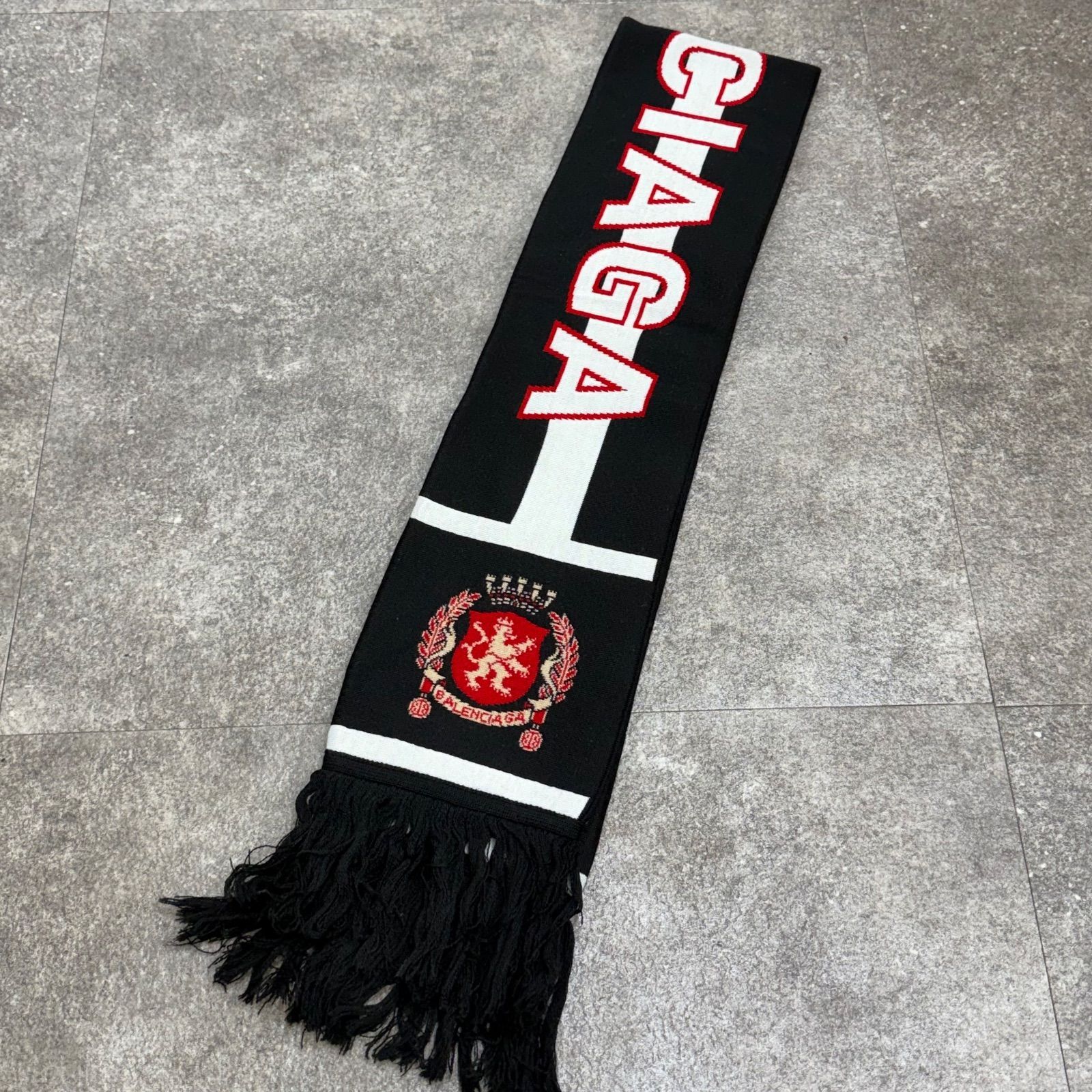 新品未使用　Balenciaga ✖️アディダス ロゴ サッカーマフラー 黒 未使用 BALENCIAGA サッカー マフラー マフラー バレンシアガ 778778