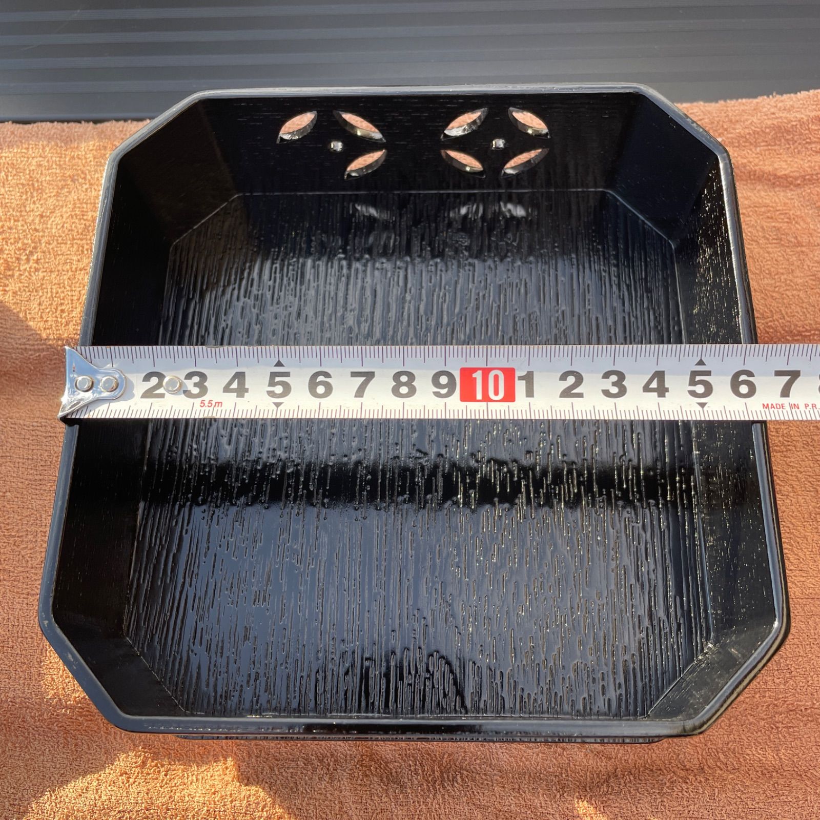 ほぼ未使用 懐石道具 木製 黒真塗 五段縁高重 茶懐石 菓子器 お正月 紙箱 菓子器 縁高重 5段 七宝透し 紙箱入 掻合せ塗 木製 茶道具 懐石道具