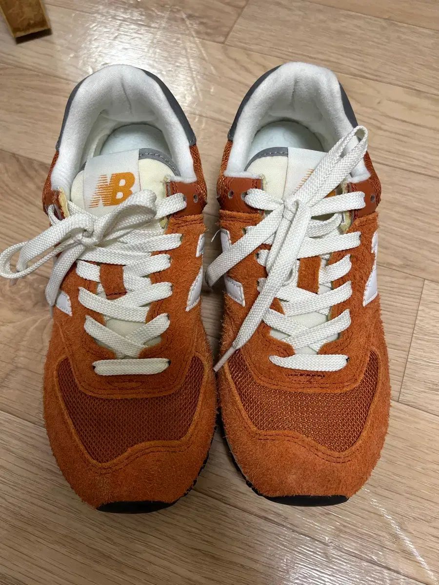 ニューバランス 574 オレンジ