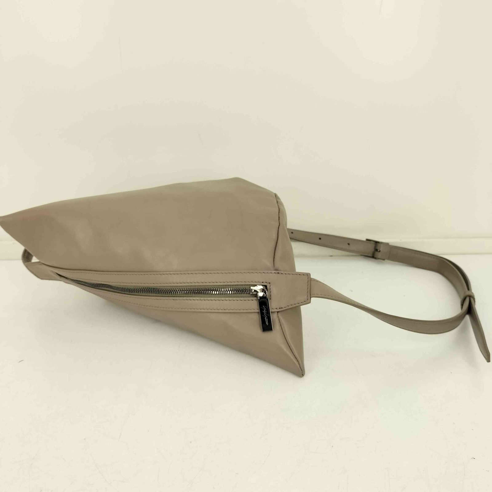 ディスコードヨウジヤマモト discord Yohji Yamamoto 25 SS Round Shoulder S ラウンド ショルダー バッグ カウレザー メンズ 表記無