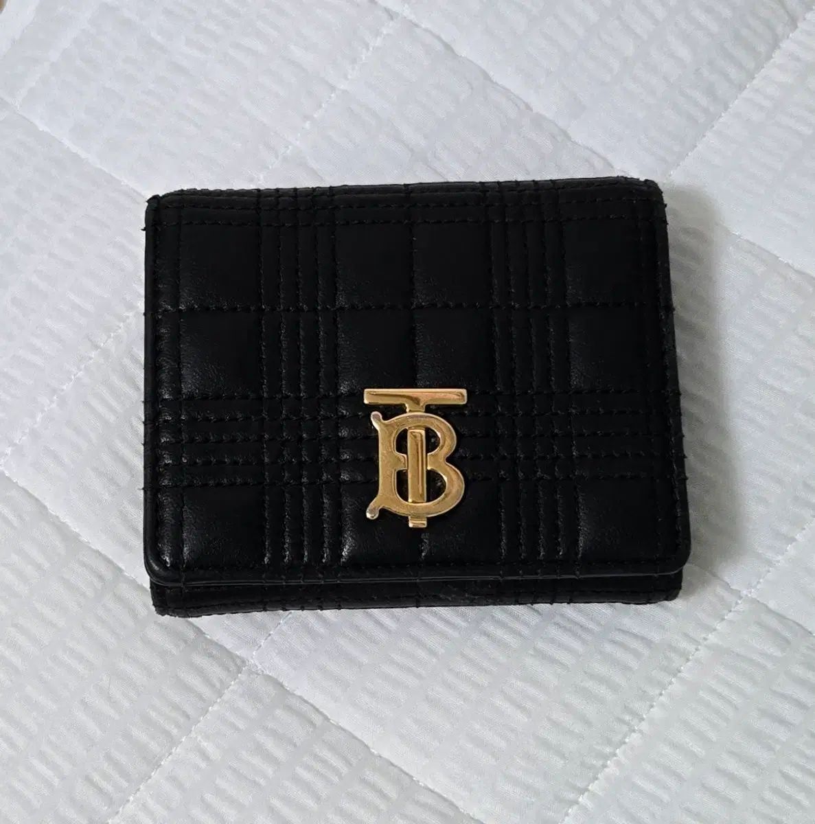 BURBERRY バーバリー ブラック キルティング 二つ折り財布 GOLD ロゴ