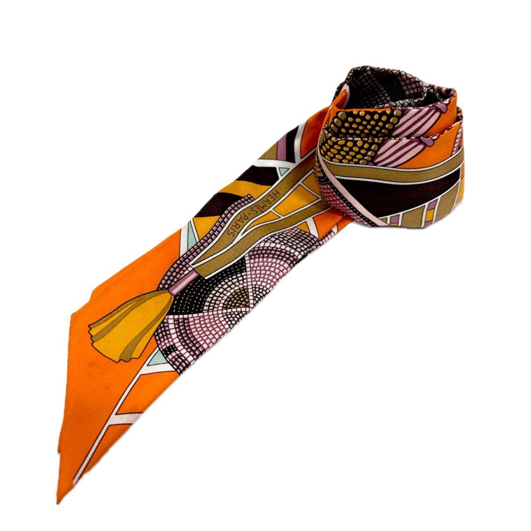 新品　エルメス　ツイリー　草原のインディアンアート　オレンジ　スカーフ HERMES エルメス （大平原のインディアンアート）ツイリー リボン