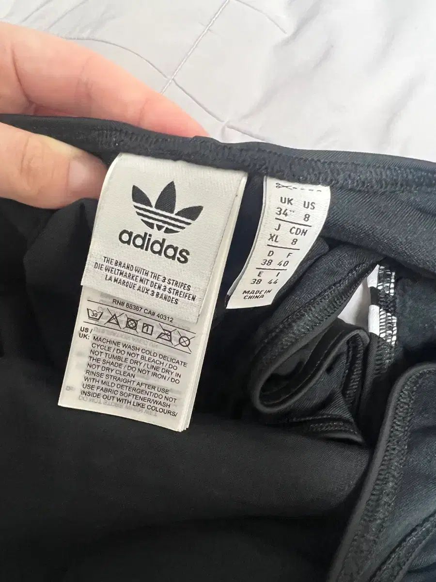  adidas 3本線 ブラック 室内 水着 34 その他 水着 ラッシュガード