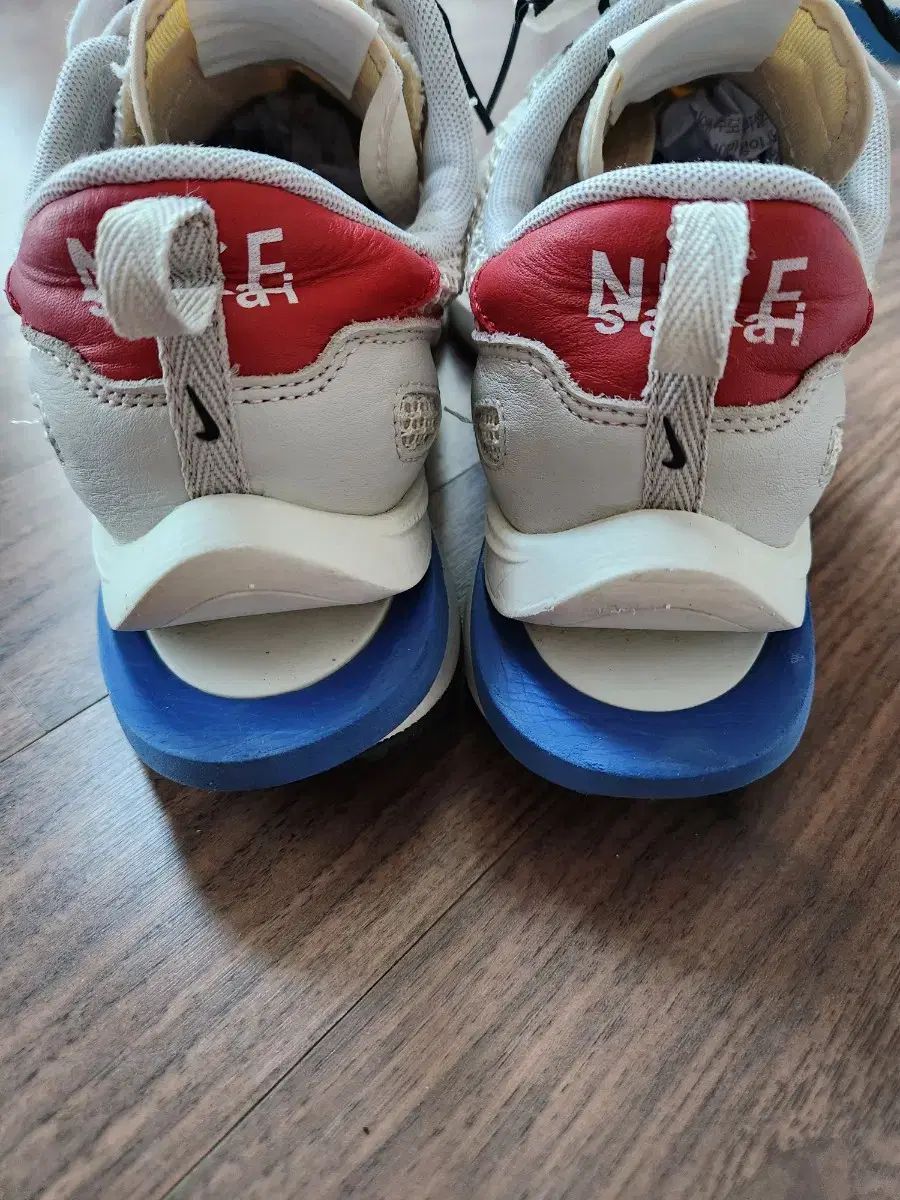 ナイキ x サカイ ヴェイパーワッフル ロイヤル フューシャ スニーカー 270